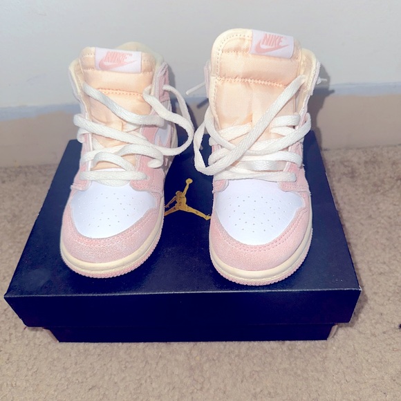 Toddler Washed Pink Jordan 1 High! Size 9C - Picture 1 of 4